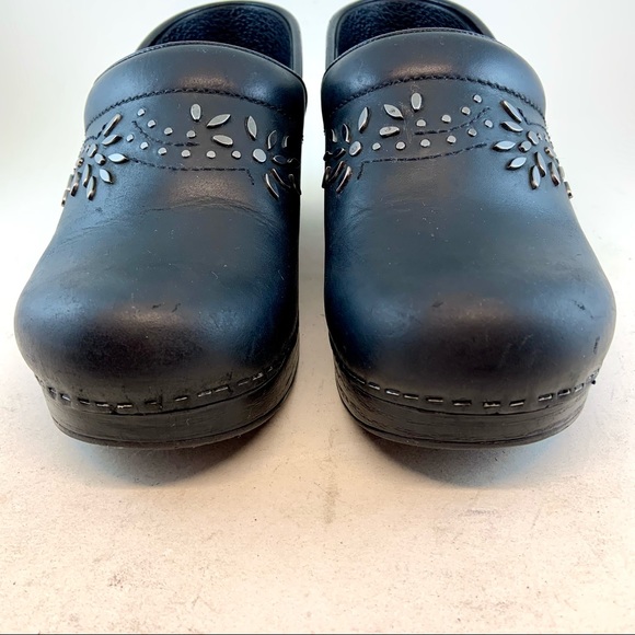 Dansko Black Oiled Metal Floral Patricia Professional Stapled Clogs 38 7.5 8 - Picture 3 of 11